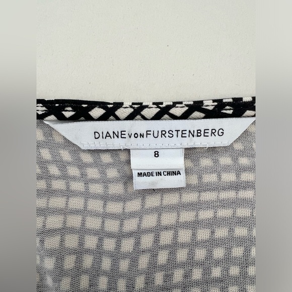 Diane Von Furstenberg Silk Wrap Dress Size 8 - Picture 8 of 10